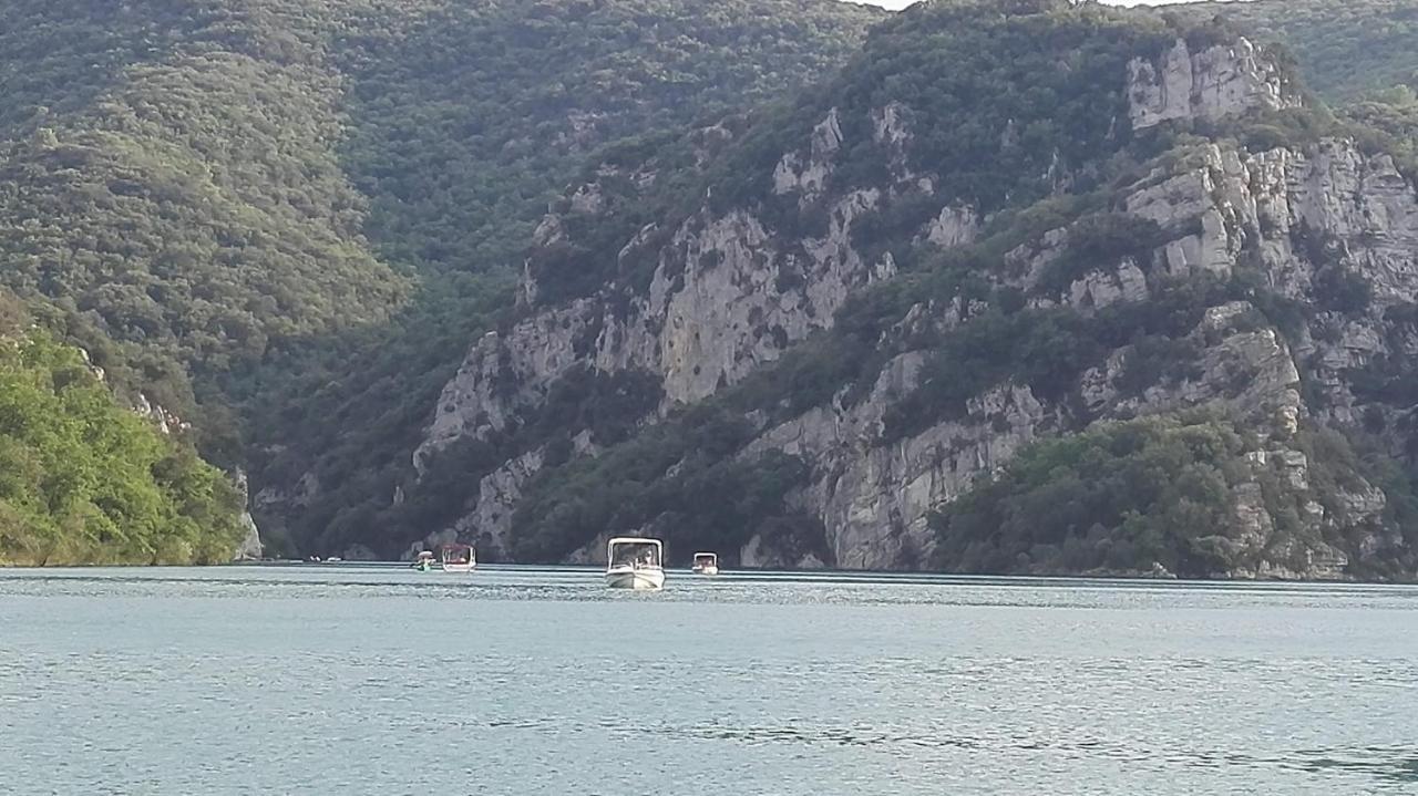 Chez Gilles Math Lägenhet Saint-Martin-de-Brômes Exteriör bild